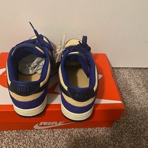 BRAND NEW!!! NEVER WORN !!! W Nike Dunk Low